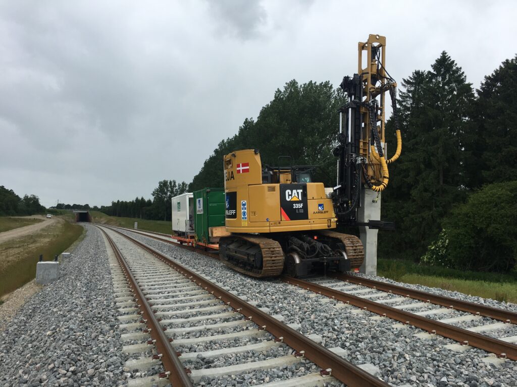 VDH-PV335 aan het spoor aan het werk