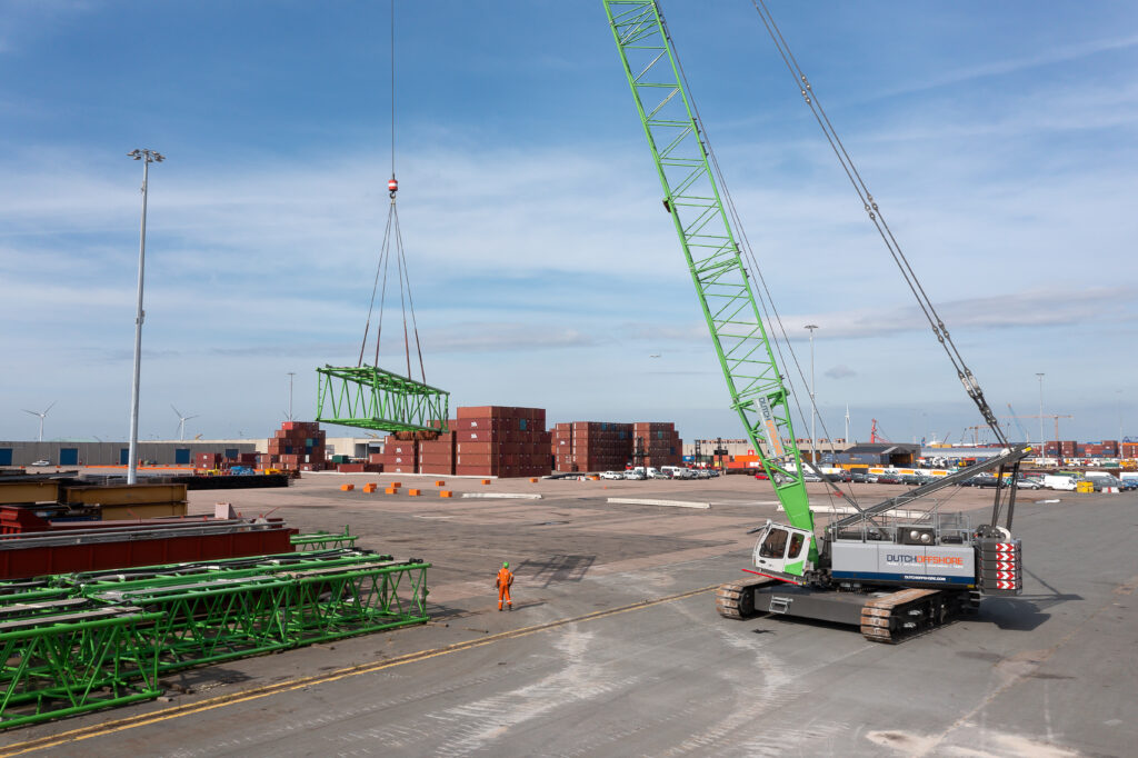 Sennebogen 5500g in de haven