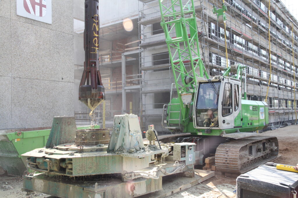 Sennebogen 630e op werkplaats