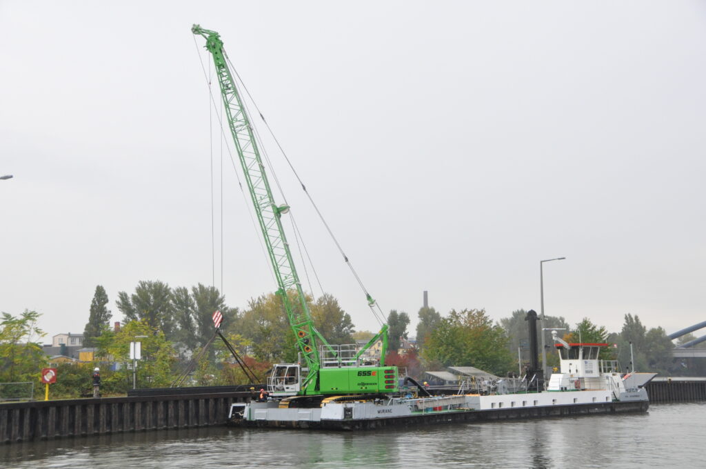 Sennebogen 655e op boot