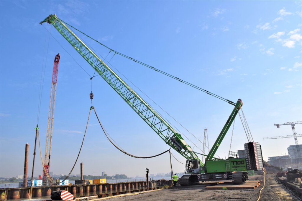 Sennebogen 7700g aan wal