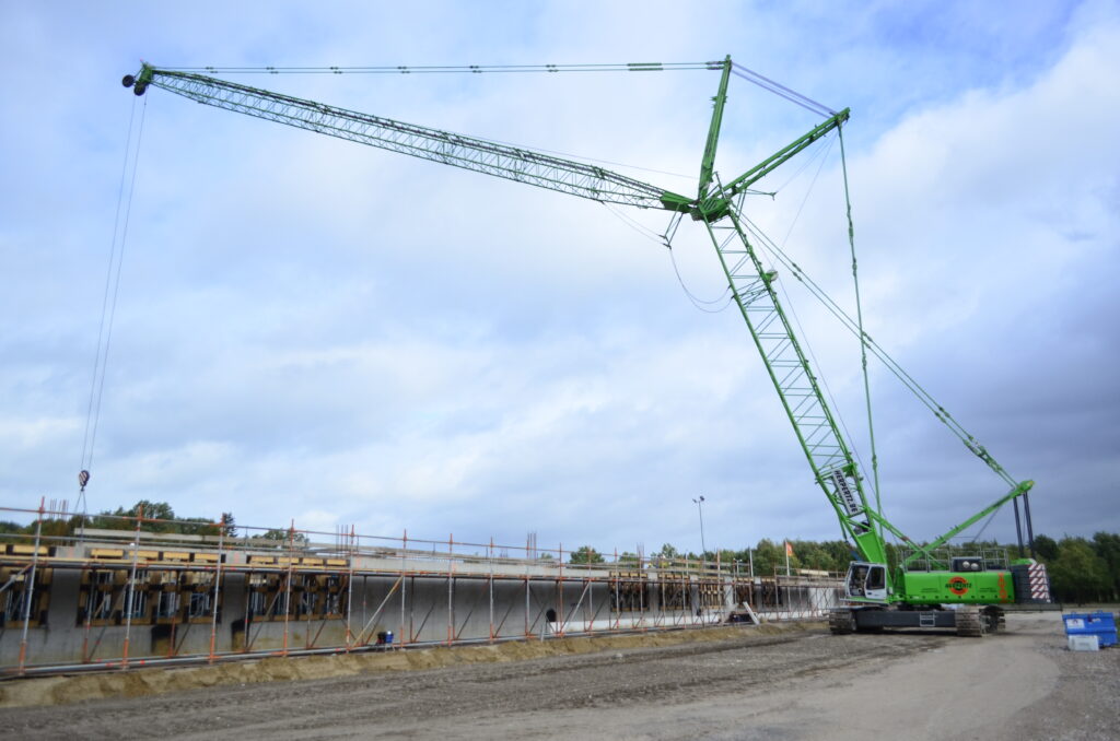 Sennebogen 5500g op werkplaats zijkant