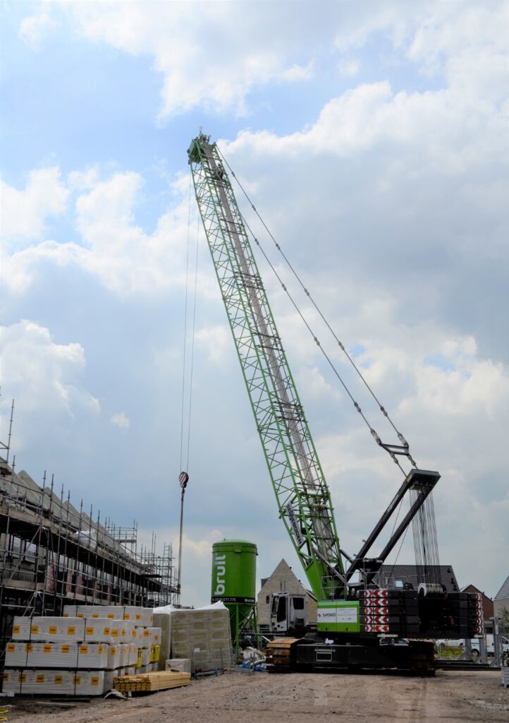 Sennebogen 5500g op werkplaats schuin