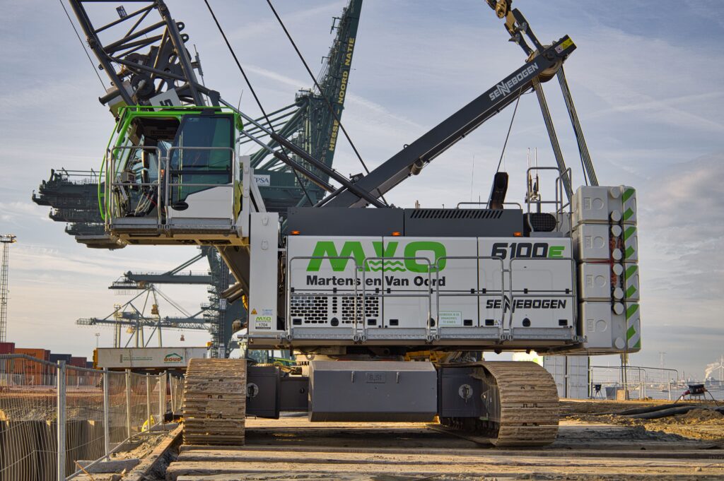 Sennebogen 6100e zijkant close up