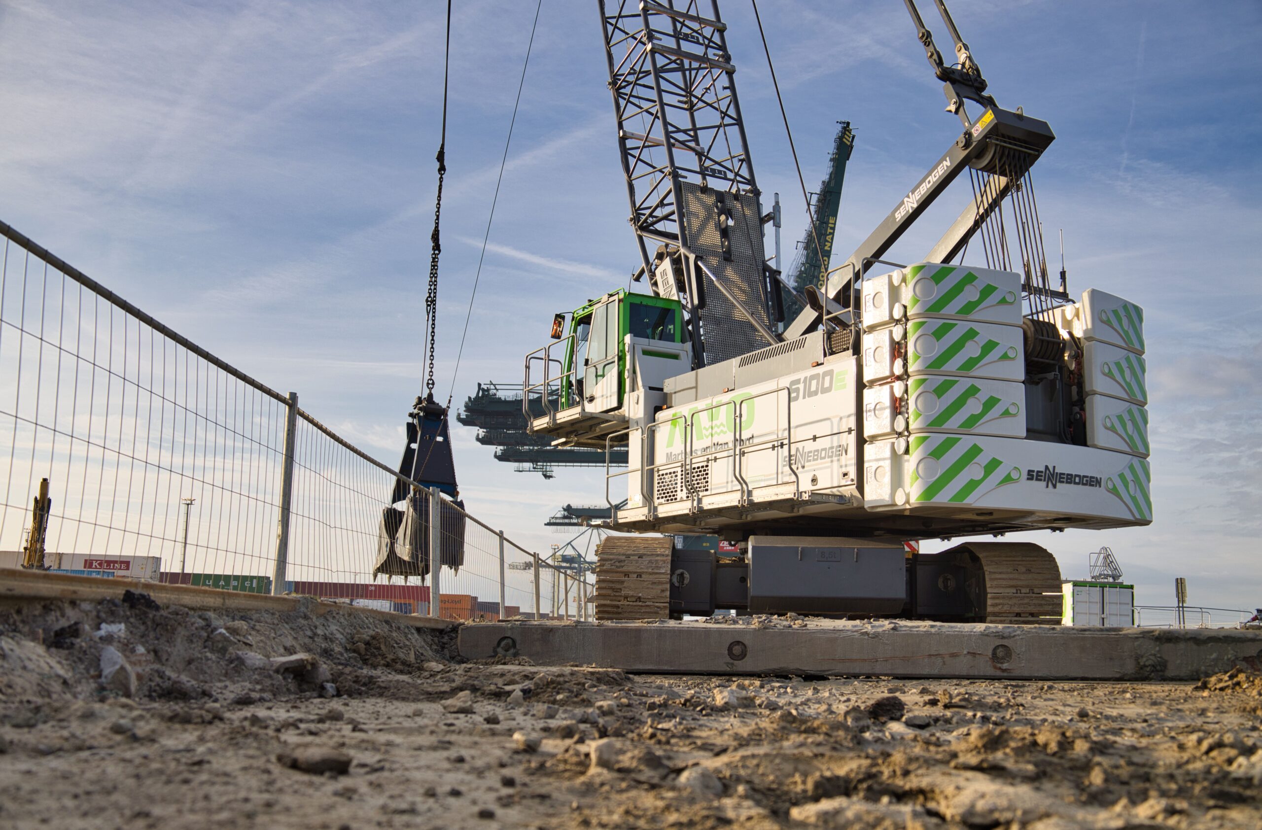 Sennebogen 6100e schuin achter