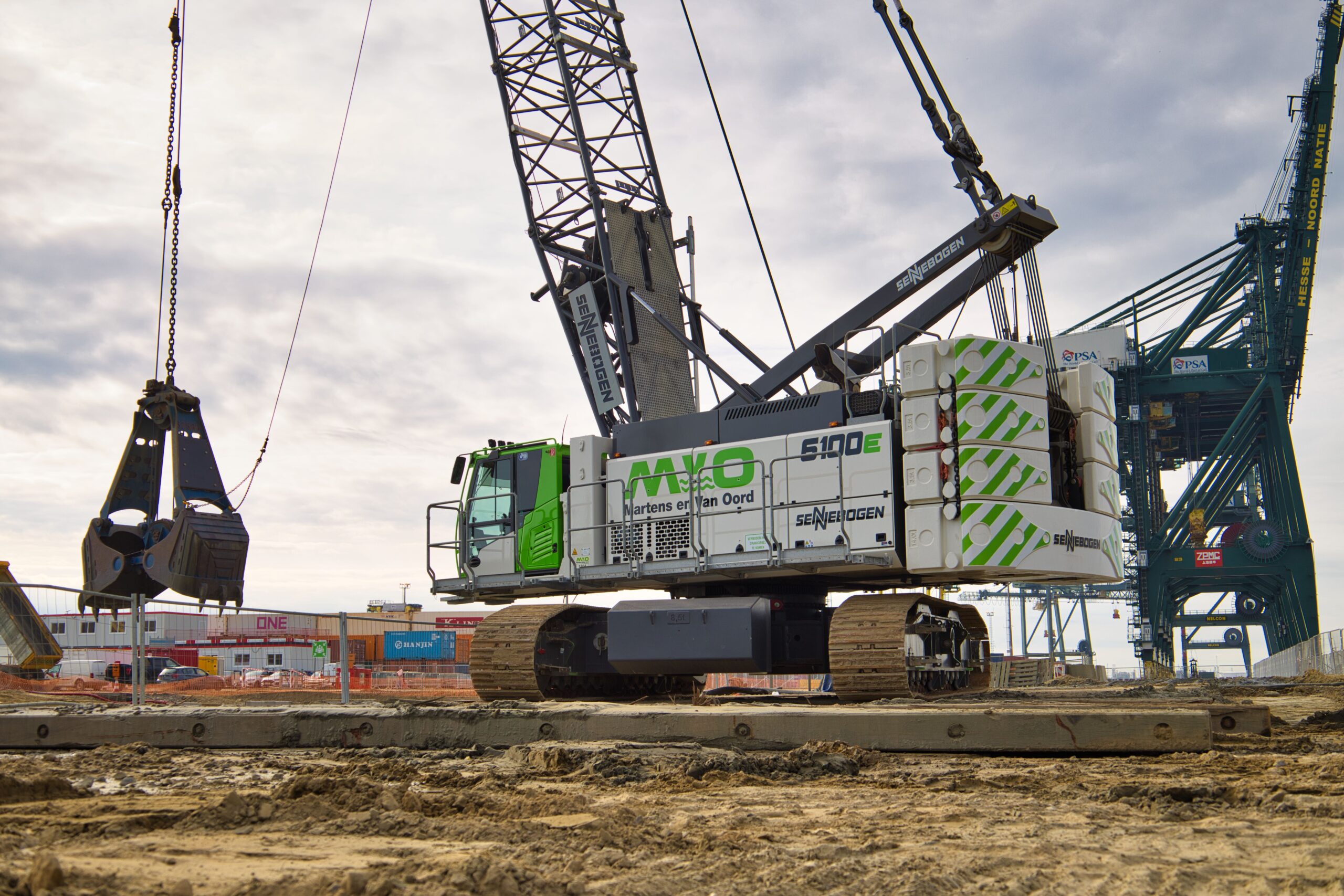 Sennebogen 6100e zijkant