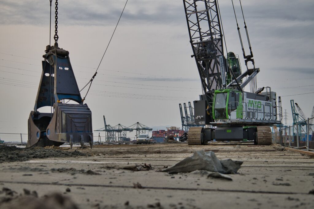 Sennebogen 6100e van voren