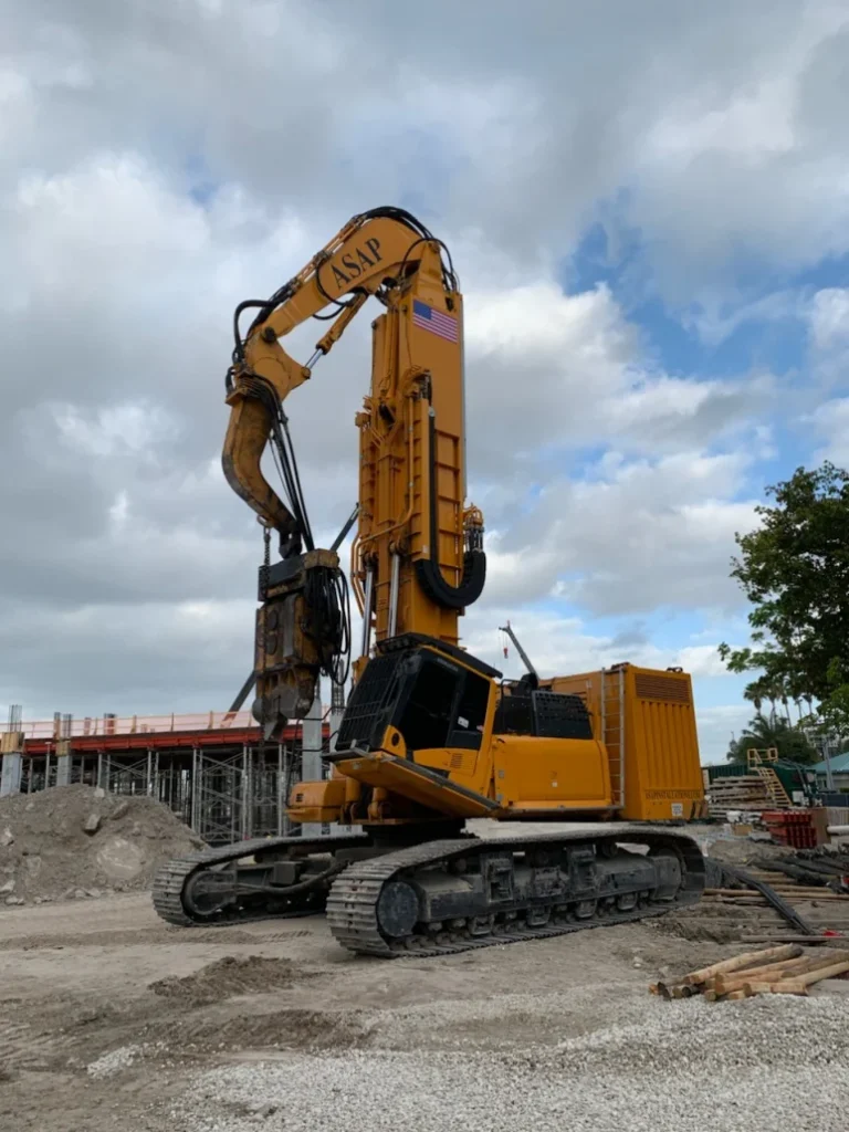 VDH-Sheetpiler Telescopisch op werkplaats