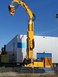 VDH-Sheetpiler Telescopisch naast loods zijkant