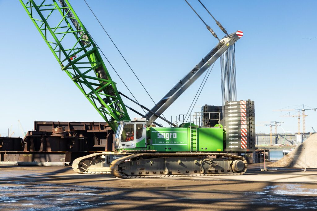 Sennebogen 7700  zijkant