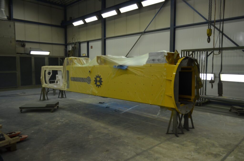 VDH 12 ton – 1200 hamer in de loods