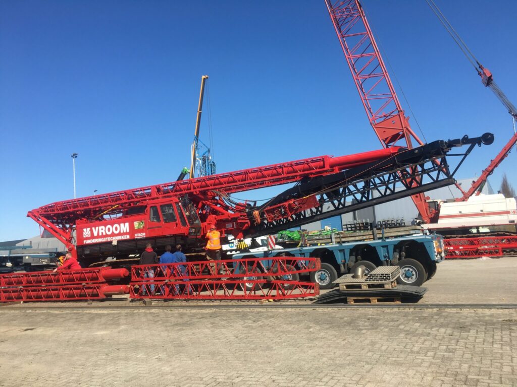 Hitachi CX900-GLS op bedrijventerrein