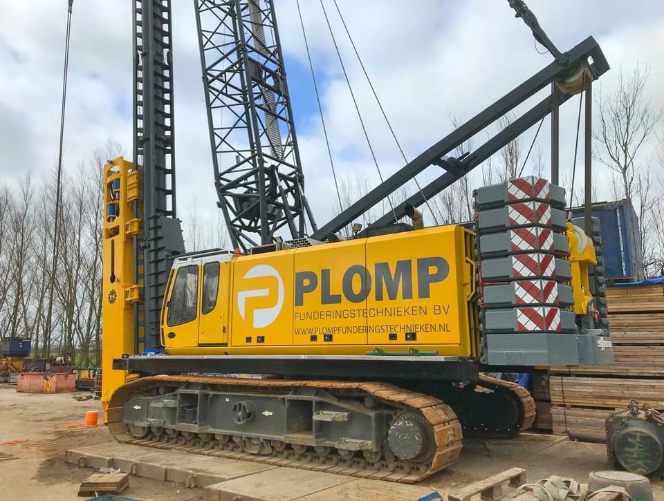 VDH 12 ton – 1200 hamer voor Plomp Funderingstechnieken BV