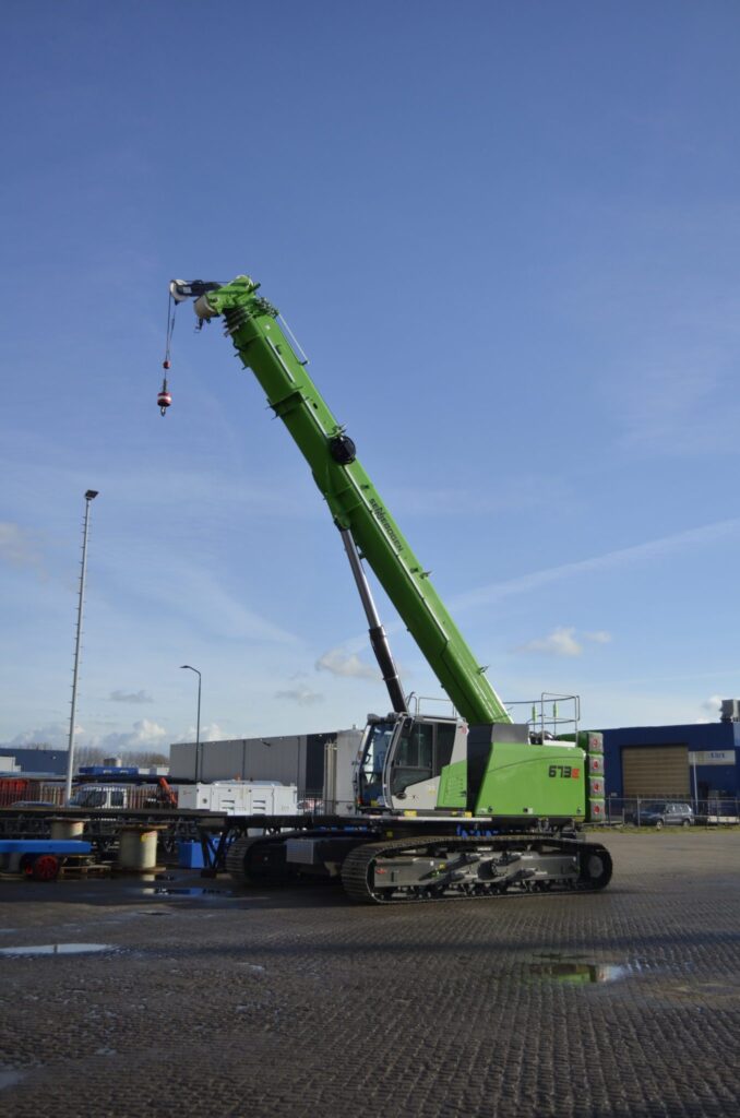 Sennebogen 673 zijkant